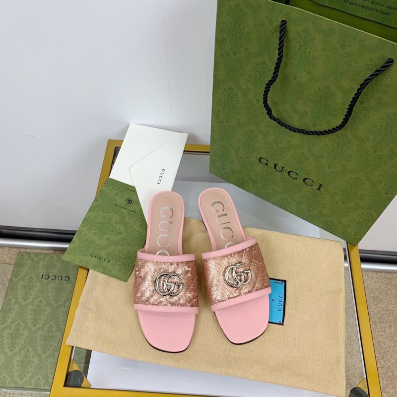 G*u*i slippers
